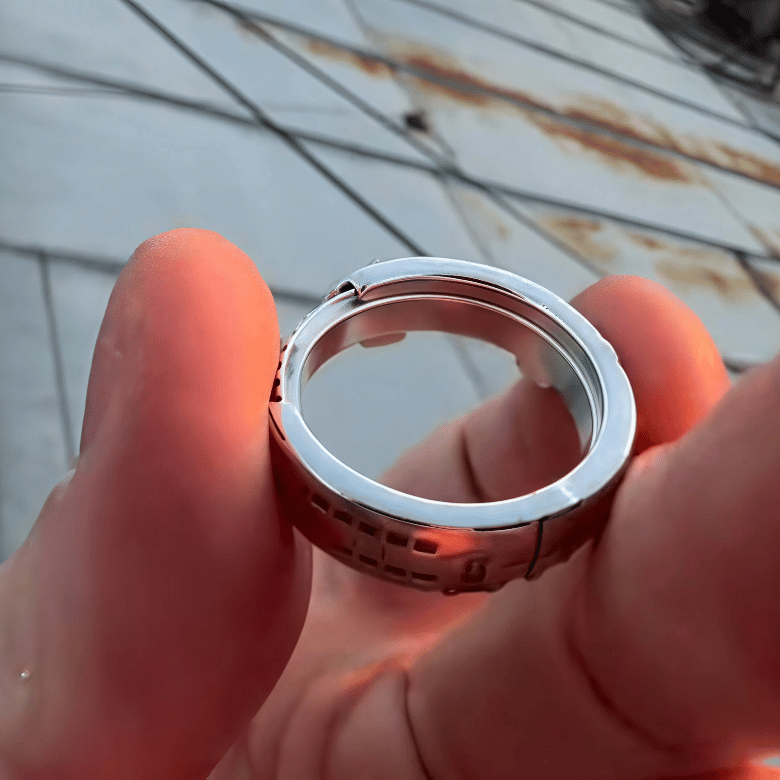 â¨Spinning Subway Train Ring