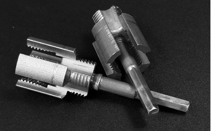 🔥Integrated Internal & External Pipe Threading Tool